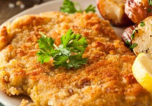 Wymocz w niej mięso, bo mięknie i chłonie cały smak. Kotlety wyjdą delikatne i przepyszne