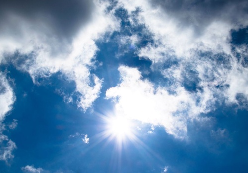 Prognoza pogody na niedzielę. Ciepło wraca nad polskie stadiony