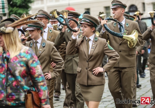Powalczą o Kryształowy Róg. Będzie plenerowy występ i przemarsz dookoła świdnickiego Rynku
