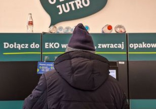 Zarabia setki złotych na kaucji z butelek. Zdradził swój sposób
