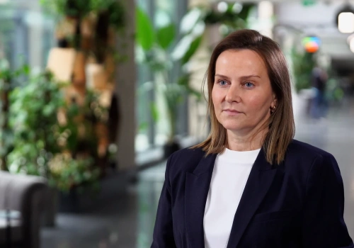 Nastolatki powszechnie korzystają z internetu i sztucznej inteligencji. Jednak ich wysokie kompetencje cyfrowe to mit