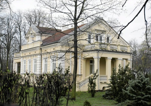 Tutaj wypoczywały polskie elity. Setki willi wśród drzew. Mamy w kraju miasto-ogród