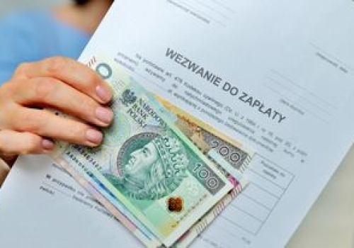 Powiat tonie w długach. 