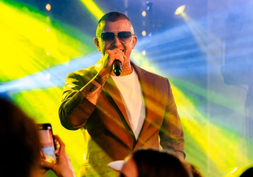 Dawid Narożny i kontrowersyjne wideo z planu. Internauci komentują kulisy