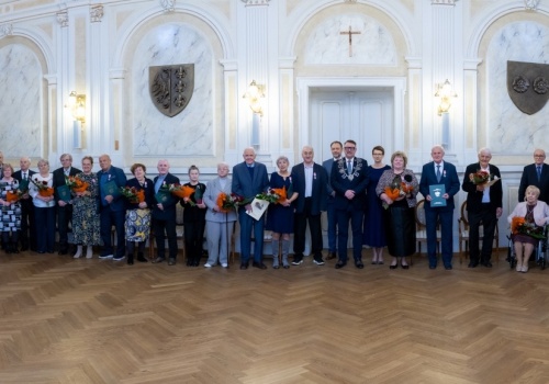 Złote i diamentowe jubileusze w ratuszu. Małżeństwa z 50-letnim stażem uhonorowane
