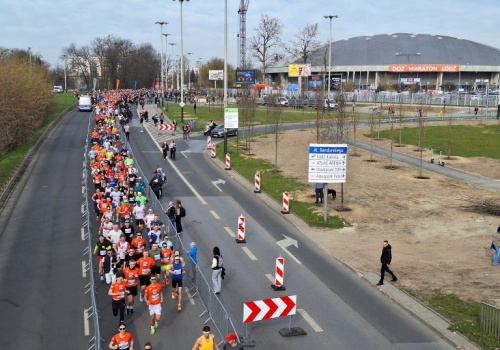 DOZ Maraton 2026. Tysiące biegaczy na ulicach Łodzi