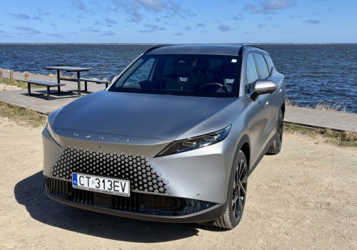 OMODA 7 Super Hybrid. Hybrydowy SUV z ambicjami dostępny w Polsce