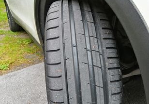 Test letnich opon 235/35 R19. Coś dla szybszych aut