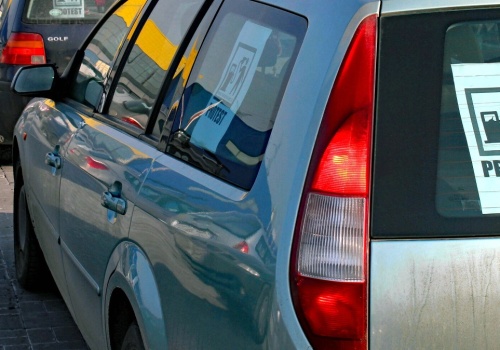 Diesel droższy o 1/3, kierowcy wyszli na ulice. Policja odcina protestujących