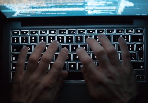 Nowa broń cyberprzestępców? Banki ostrzegają przed AI nowej generacji