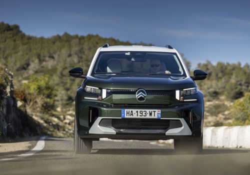 Nowy szef designu Stellantis zapowiada koniec klonów w gamie koncernu