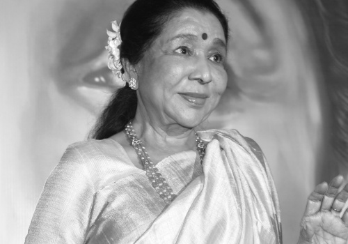 Nie żyje Asha Bhosle. Legendarna wokalistka Bollywood miała 92 lata