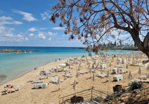 Wakacje na ulubionej wyspie Polaków zagrożone. Linie odwołują loty