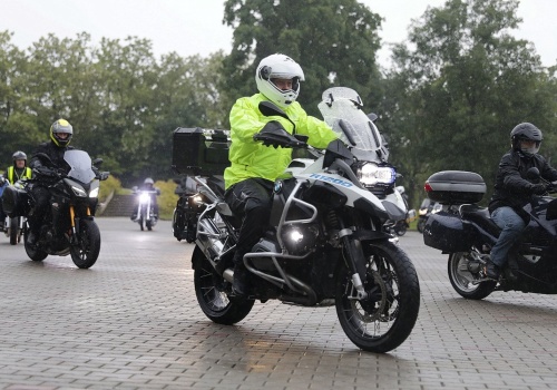 Miłośnicy dwóch i czterech kółek rozpoczynają sezon w Ostrowcu Świętokrzyskim