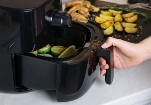 Carrefour wycofuje air fryery. Zamiast obiadu, ryzyko porażenia prądem