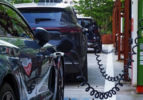 Państwo dotuje zakupy elektryków, ale nie aż tak. Skarbówka upomniała się o 30 tys. zł