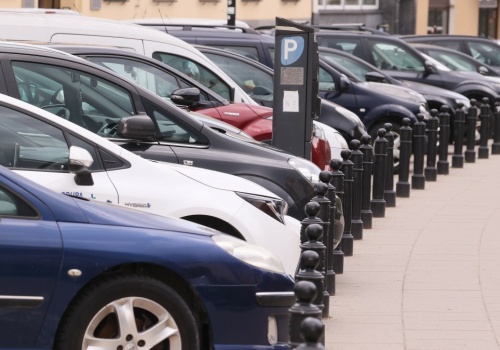 Tańsze parkowanie tylko dla wybranych? Burza wokół opłat w Olsztynie