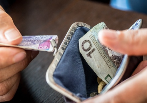 Jak zadbać o stabilność finansową na emeryturze? Te nawyki robią różnicę