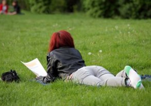 Te trzy nawyki świadczą o inteligencji. Ludzie mylą je z lenistwem