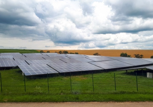 Energia wraca na wieś. Fotowoltaika i biogaz zmieniają zasady gry w gospodarstwach