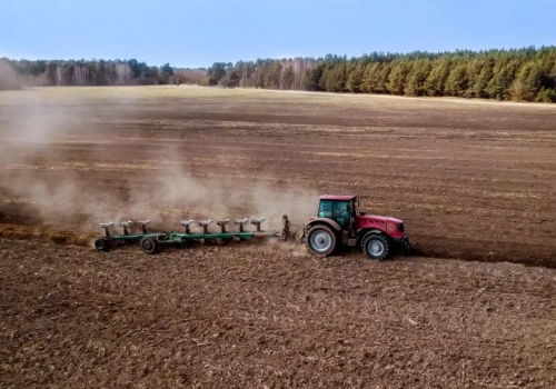 Pieniądze dla rolników po 2027 r. Eksperci ujawniają plany Komisji Europejskiej