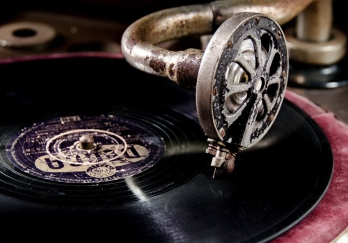 Czas starej płyty. Moda na winyle nie słabnie