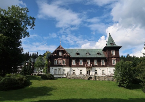 Czyste powietrze i górski klimat. To uzdrowisko tuż przy granicy zachwyca ciszą i naturą