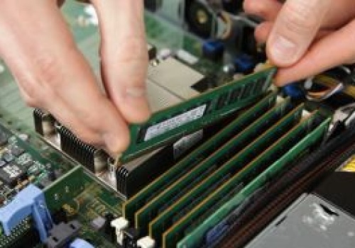 Popyt na pamięć dopiero eksploduje. Dell kreśli czarny scenariusz