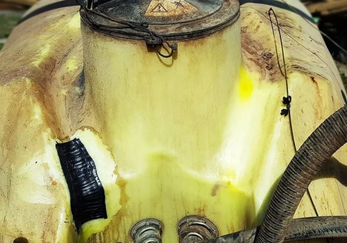 Pęknięty zbiornik w opryskiwaczu. Kleić, zgrzewać czy wymienić?