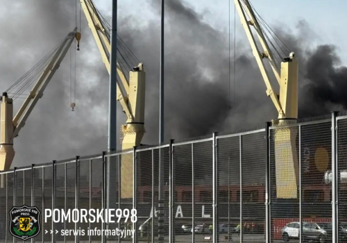 Pożar statku w Porcie Gdańsk. Zapłonęła ładownia drobnicowca