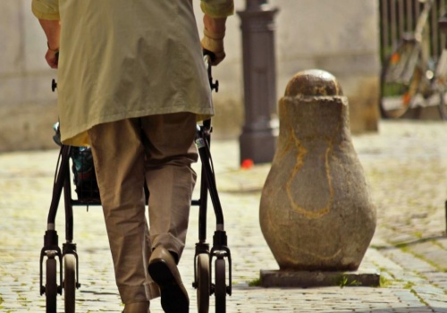 To włoskie miasto jest „królestwem stulatków”. Skąd bierze się ich długowieczność?