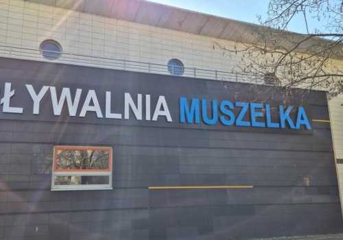 Targówek. Nowy neon Muszelki podzielił internautów. 