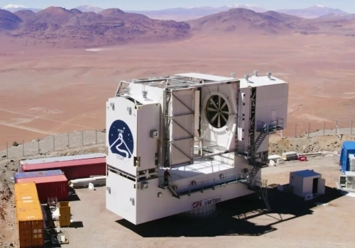 Zbudowali potężne oko na pustyni. Zajrzą na sam początek czasu