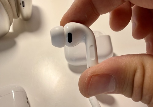 10 tysięcy uszu i 100 tysięcy godzin. Tak Apple projektuje AirPods Pro 3