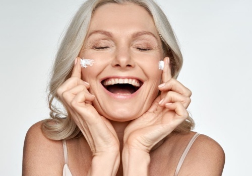 Dermatolog ujawnia: To ​​ma większą moc przeciwstarzeniową, niż drogie kremy