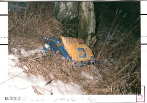 Ciało noworodka w przydrożnym rowie. 