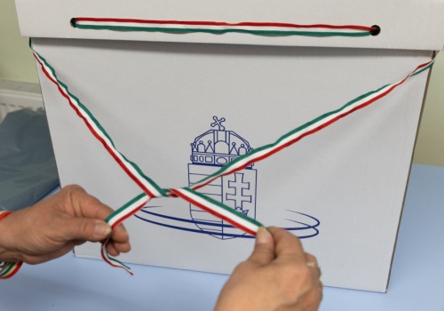 Węgry czekają na wyniki. Po głosowaniu waży się przyszłość kraju