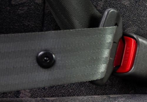 ​Do czego służy guzik na pasie bezpieczeństwa? Wielu kierowców nie wie