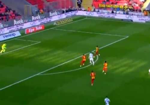 Polski napastnik zachwyca w czołowej lidze! Piąty gol w piątym meczu