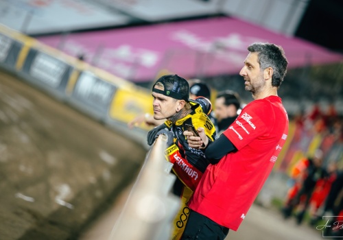 Żużel. Co zrobił Woffinden! Tak „powitał” koszmarną bandę (WIDEO)