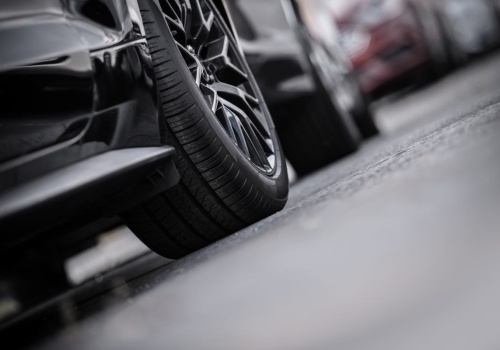 Kierowcy odkładają to na później. Efekt? Dłuższa droga hamowania i większe ryzyko