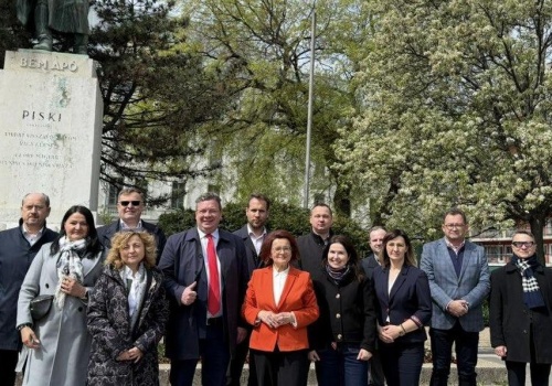 Skandal! Wybory na Węgrzech. Mafijny, antyunijny i prorosyjski PiS popiera Orbana. Posłowie tej partii w Budapeszcie