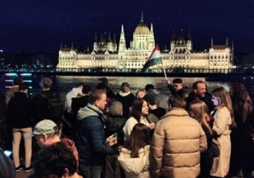 Wyniki cząstkowe wyborów na Węgrzech wskazują na wygraną Tiszy