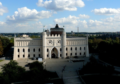 Ich dziecięce wysokości. Jaki los czekał dzieci zasiadające na tronie?