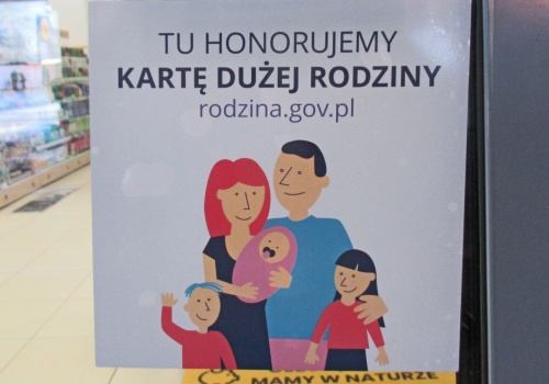 Nowe przywileje z Kartą Dużej Rodziny. Tym osobom ma przysługiwać bez względu na liczbę dzieci