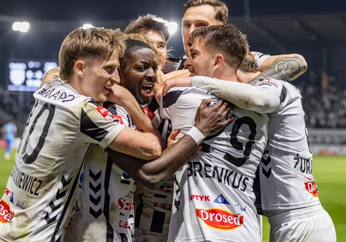 Sandecja Nowy Sącz zdobyła punkt na stadionie lidera II ligi. Gol w ostatniej akcji!