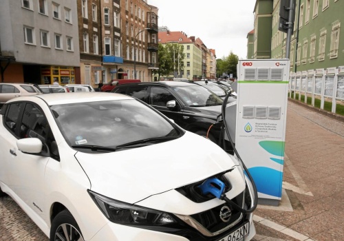 Elektryczne auta były popularne ZANIM powstały spalinowe. Mało kto o tym wie