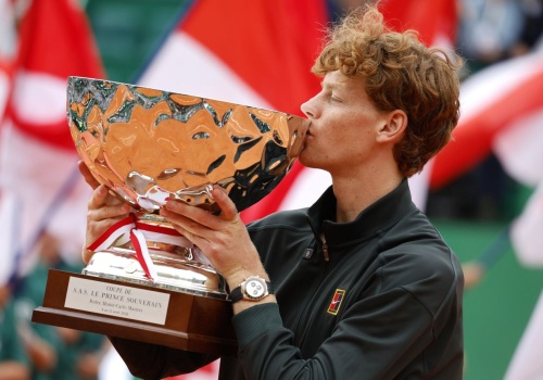 Jannik Sinner z największym tytułem na mączce. 