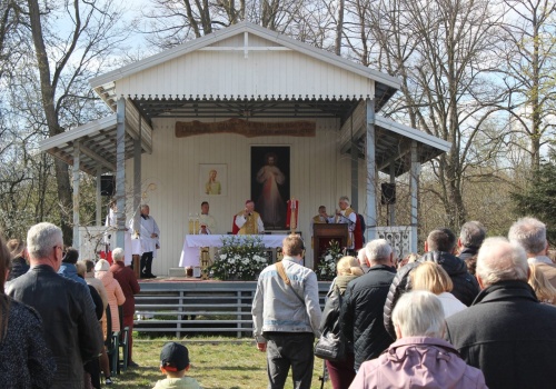 Bp Romuald Kamiński w Domu św. Faustyny: Miłosierdzie Boże to nasze koło ratunkowe