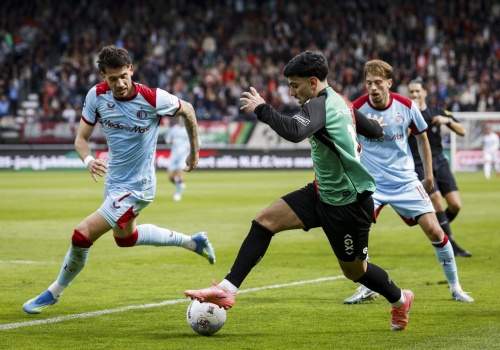 Robin van Persie chwali Jakuba Modera. Na to zwraca uwagę